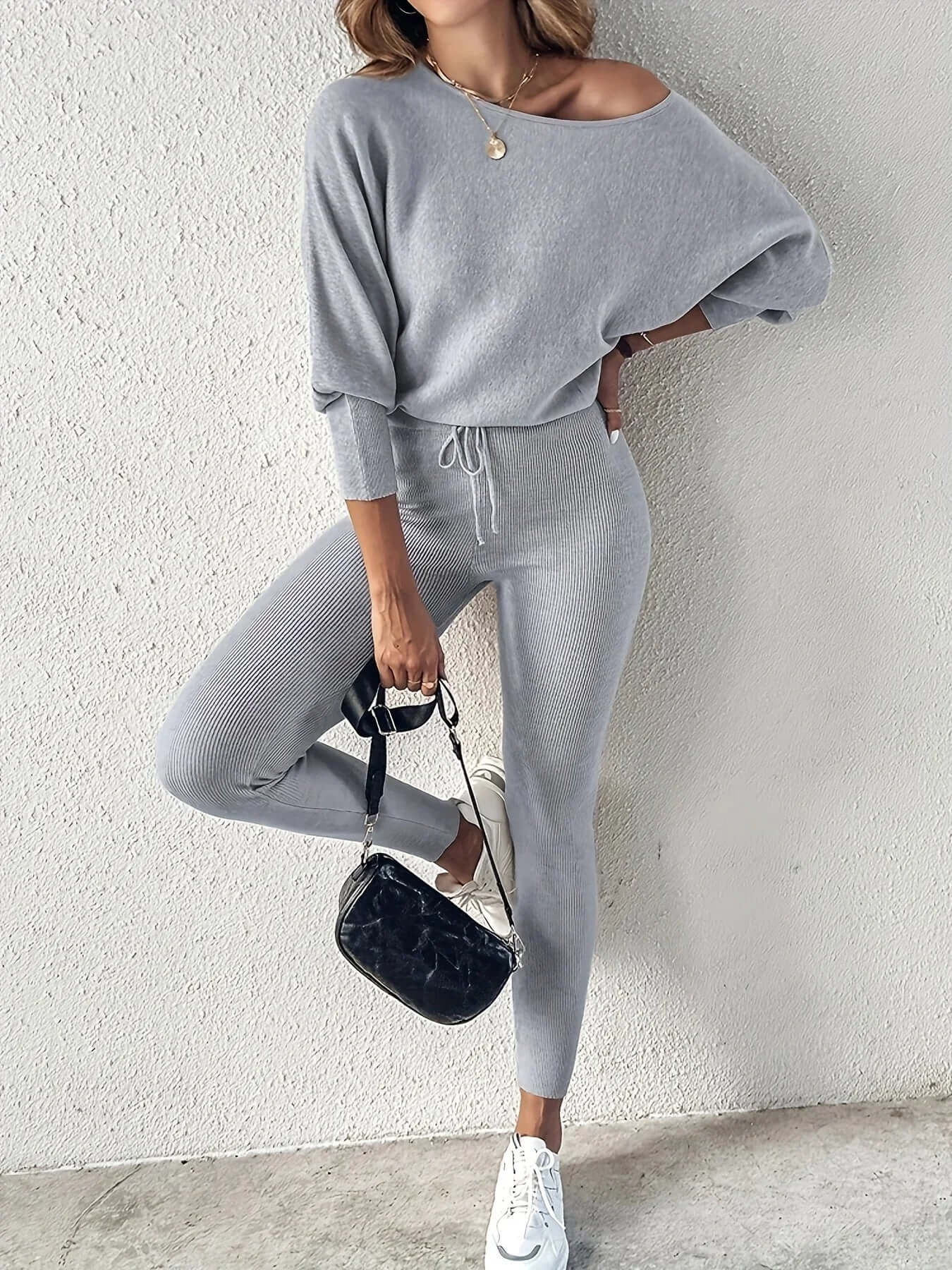 Casual Two-Piece Outfit Featuring A Long-Sleeve Pullover And High-Waisted Drawstring Pants XL