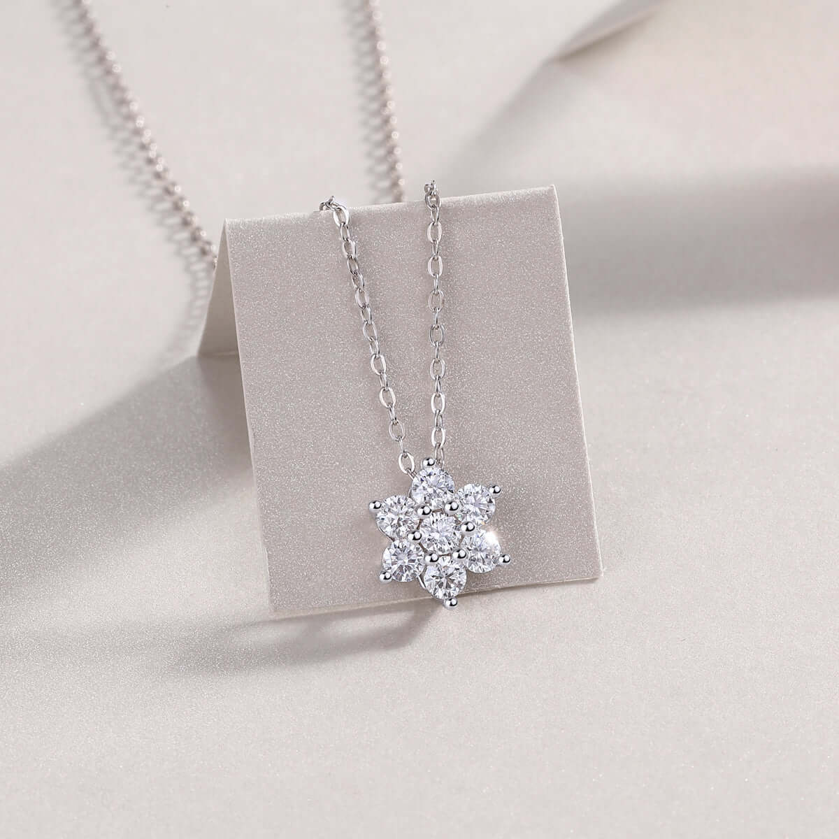 Stylish diamond jewelry Fashionable And Luxurious Diamond Jewelry