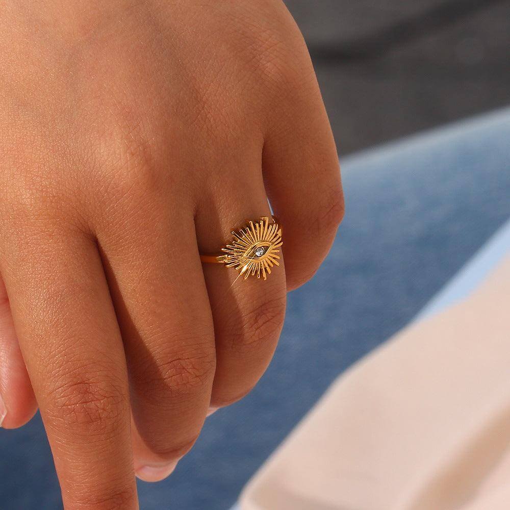 gold ring Solana