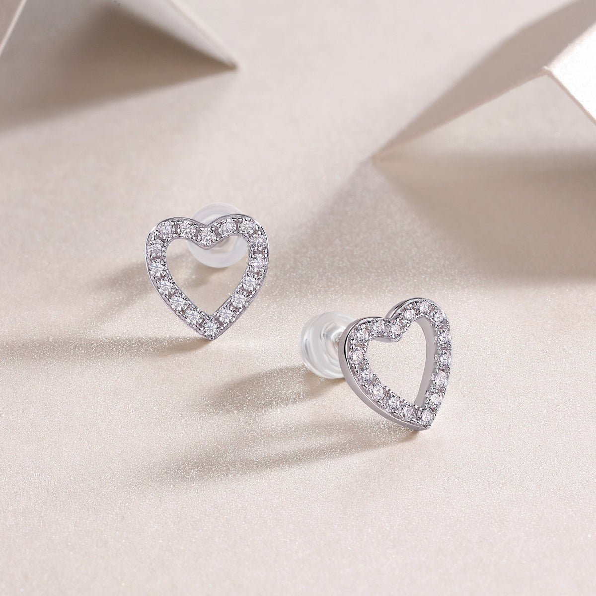 Heart-shaped earring 