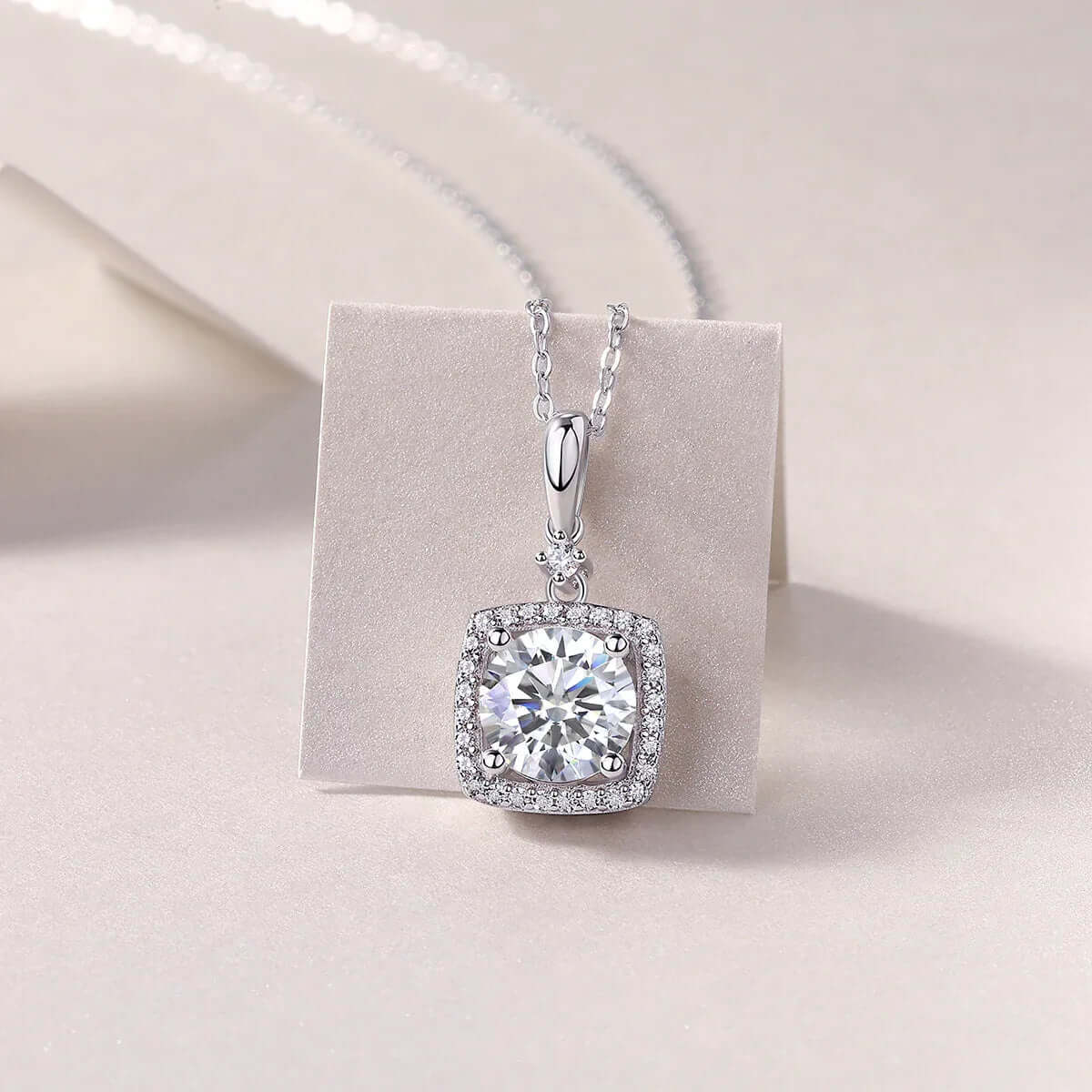 Diamond Pendant Necklace Mary Luxury Fashion Diamond Pendant Necklace A necklace pendant